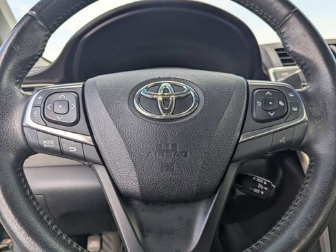 Used 2017 Toyota Camry SE w/ Moonroof Package FWD image 19