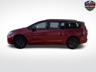 New 2026 Chrysler Pacifica Select w/ S Appearance Package AWD/4WD video 2