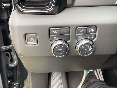 Used 2024 GMC Sierra 2500 AT4 w/ AT4 Preferred Package image 24