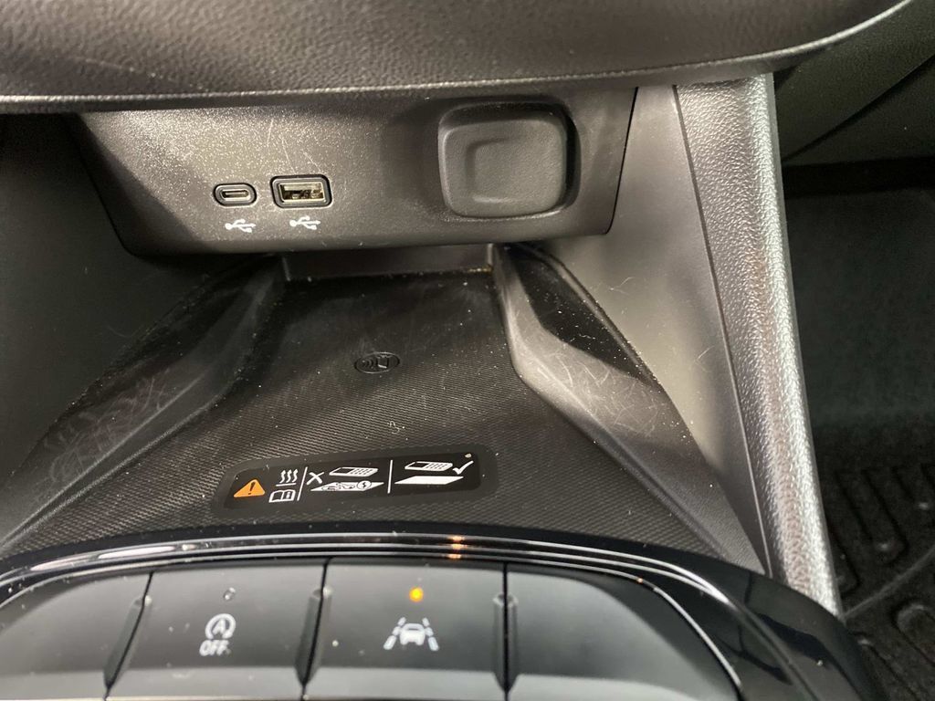 Used 2024 Buick Envista Sport Touring w/ Convenience I Package FWD image 21