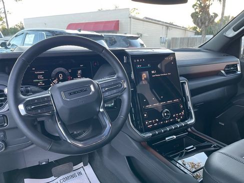 Used 2025 GMC Yukon Denali image 14