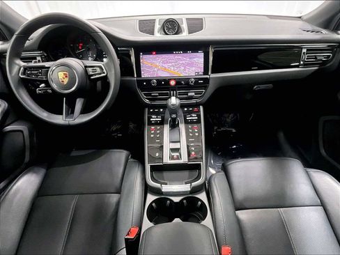 Used 2025 Porsche Macan image 17