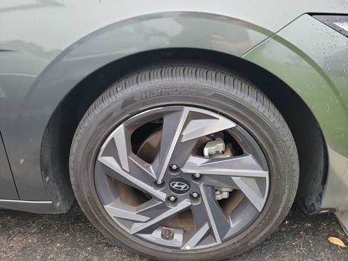 Used 2025 Hyundai Elantra Limited FWD image 4