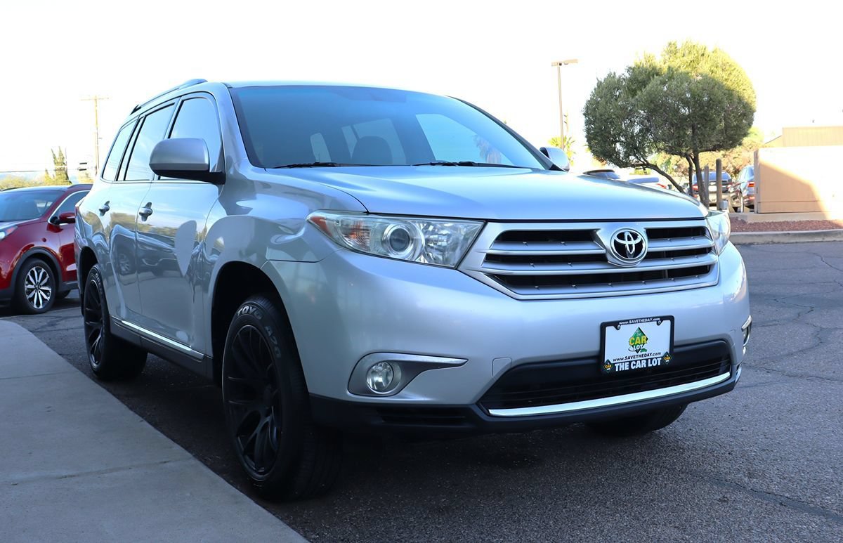Used 2013 Toyota Highlander Plus FWD image 18
