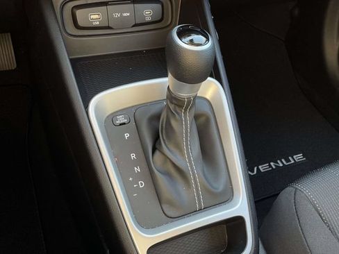Used 2026 Hyundai Venue SE FWD image 31