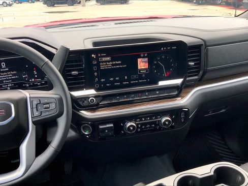 Certified 2025 GMC Sierra 1500 Elevation image 12