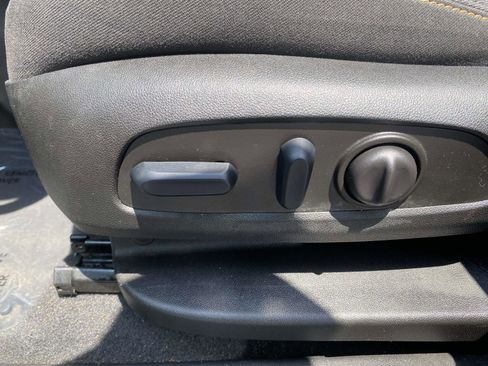 Used 2023 Chevrolet Equinox LT w/ Driver Convenience Package FWD image 16