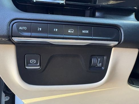 Used 2024 Cadillac Escalade Premium Luxury AWD/4WD image 16