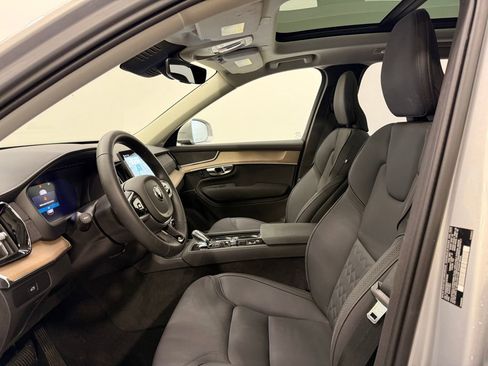 Used 2025 Volvo XC90 B6 Plus image 10