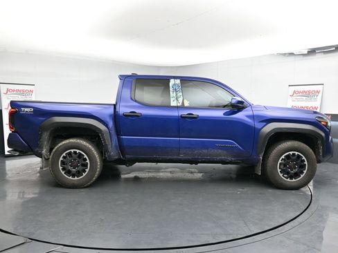 Used 2024 Toyota Tacoma TRD Off-Road image 9