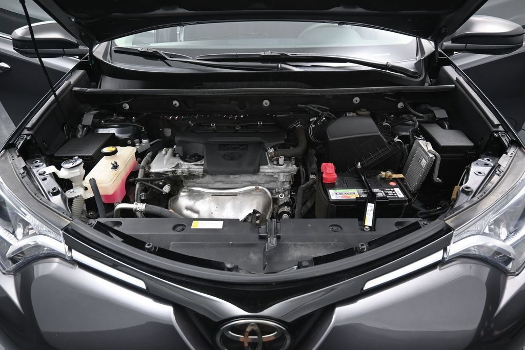 Certified 2018 Toyota RAV4 LE w/ All Weather Liner Package AWD/4WD image 33