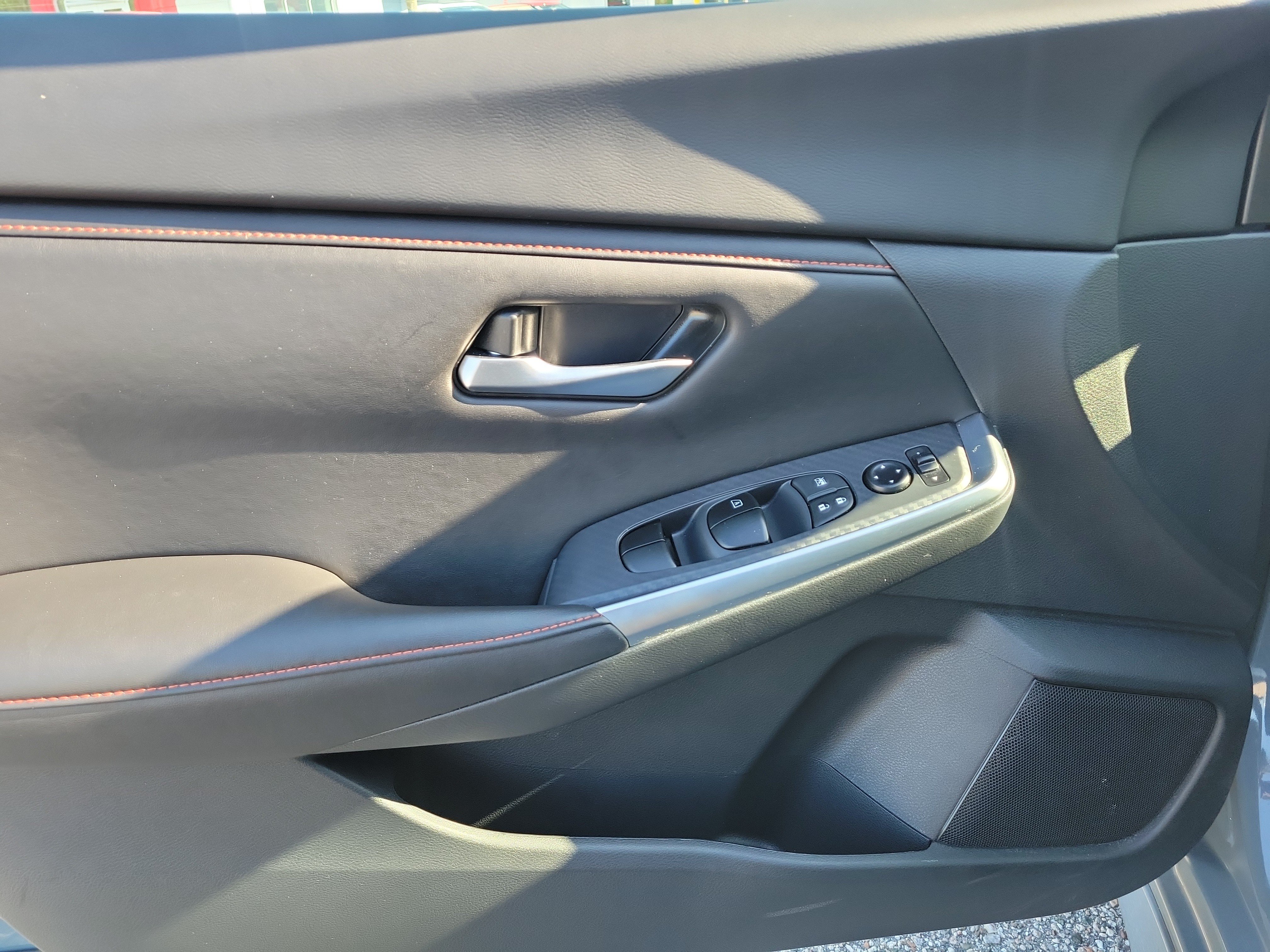 Certified 2025 Nissan Sentra SR FWD image 14