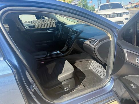 Used 2018 Ford Fusion SE w/ Fusion SE Technology Package image 28