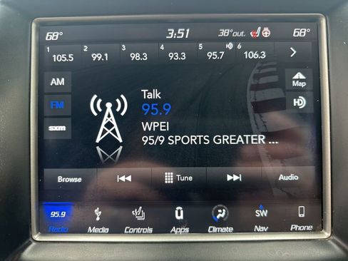 Used 2018 Jeep Grand Cherokee Limited image 22