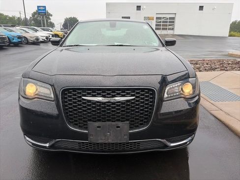 Used 2018 Chrysler 300 Touring w/ Sport Appearance Package RWD image 3