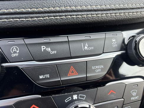 Used 2023 Chrysler Pacifica Touring FWD image 24