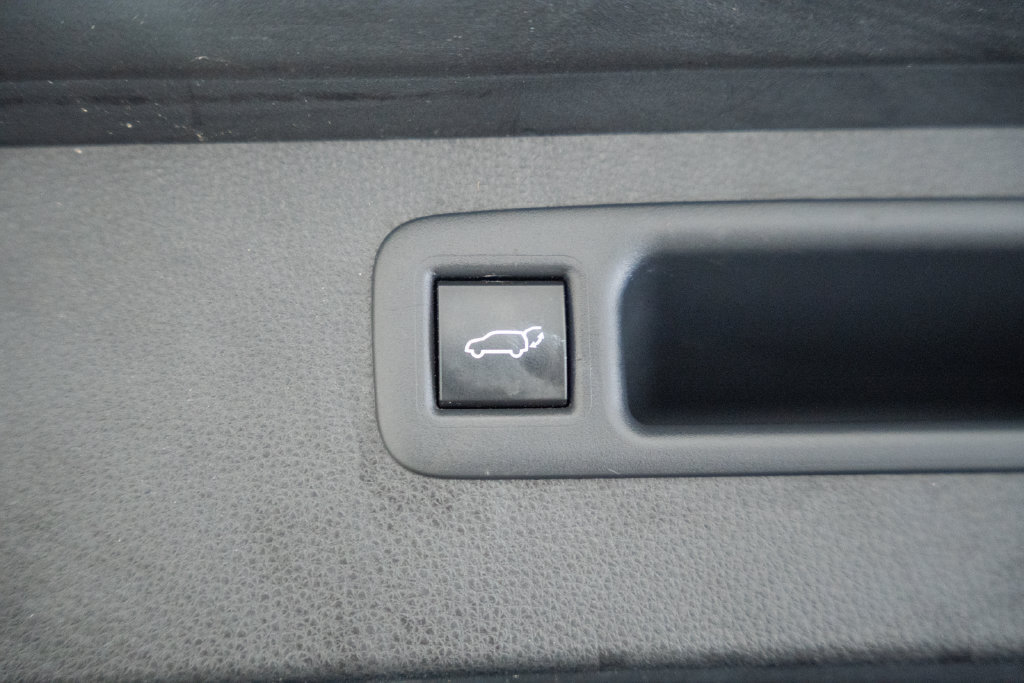Used 2020 Toyota Highlander XLE AWD/4WD image 7