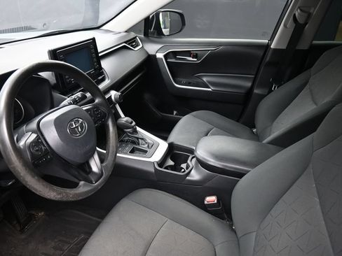 Used 2021 Toyota RAV4 XLE FWD image 19