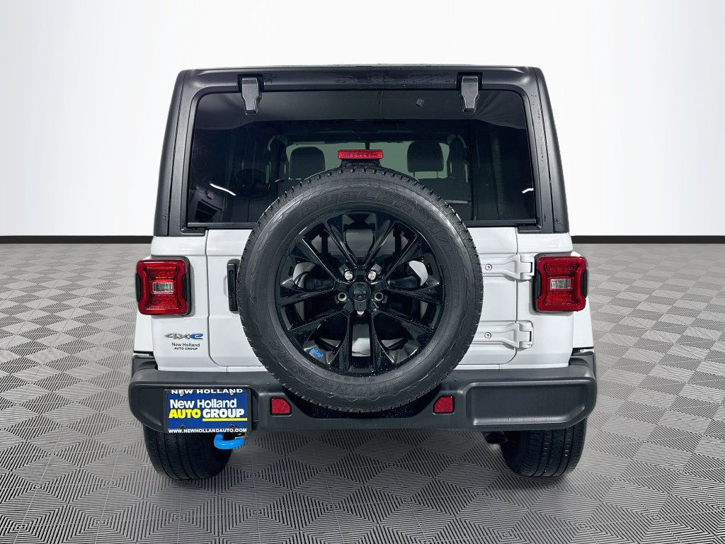 Used 2023 Jeep Wrangler Unlimited Sahara w/ Cold Weather Group AWD/4WD image 6