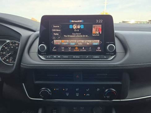 Used 2024 Nissan Rogue S FWD image 25
