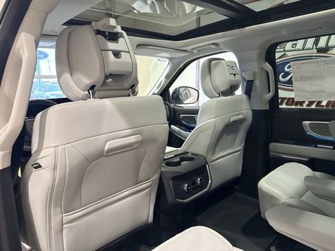 New 2026 Ford Expedition Platinum image 22