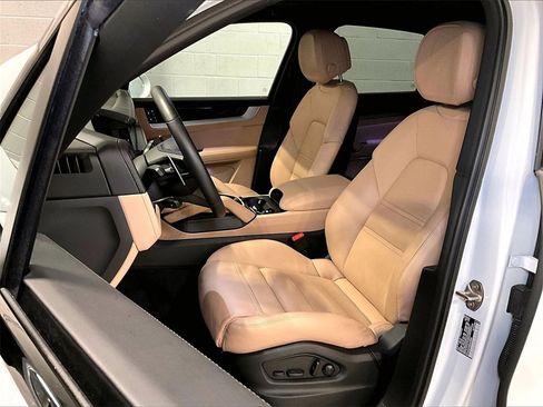 Certified 2025 Porsche Cayenne image 5