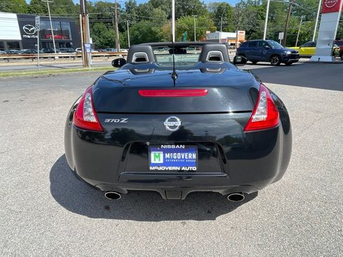 Used 2010 Nissan 370Z Touring RWD image 9
