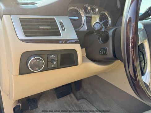 Used 2010 Cadillac Escalade Premium AWD/4WD image 27