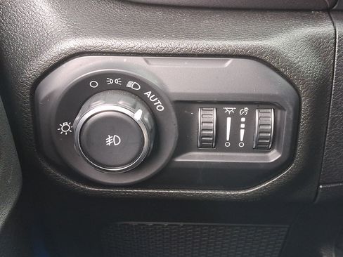 Used 2021 Jeep Wrangler Unlimited Sahara AWD/4WD image 25