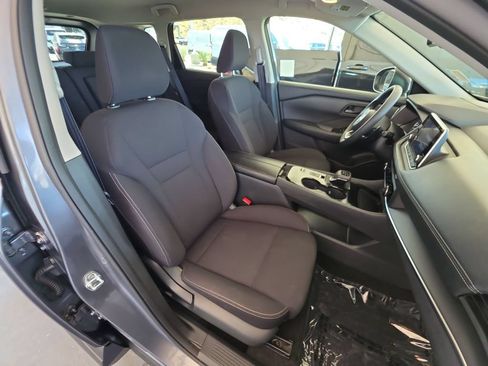 Used 2024 Nissan Rogue S FWD image 29