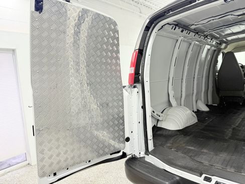 Used 2023 GMC Savana 2500 w/ Driver Convenience Package image 11