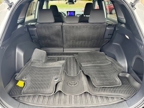 Used 2024 Toyota RAV4 SE image 16