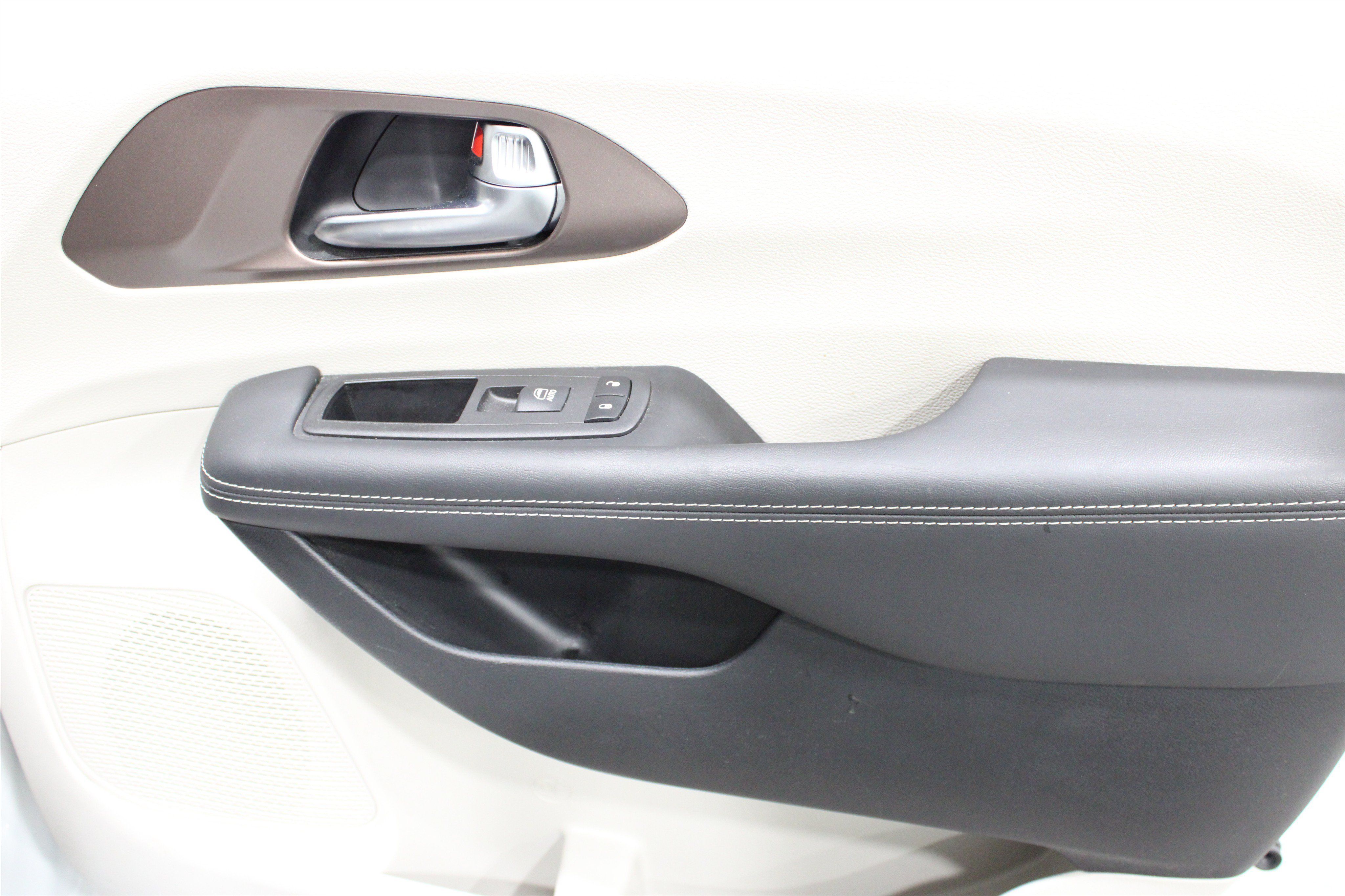 Used 2024 Chrysler Voyager LX FWD image 27