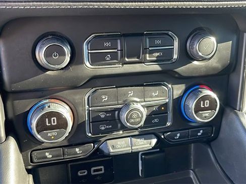 Used 2022 Chevrolet Tahoe LT w/ Luxury Package image 17