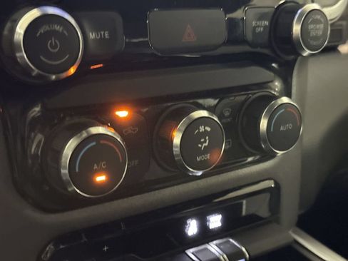 Used 2022 RAM 1500 Big Horn AWD/4WD image 17