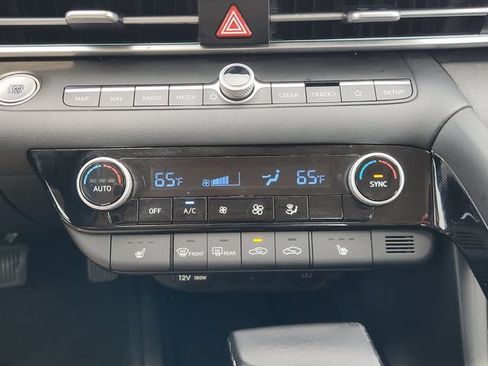 Used 2025 Hyundai Elantra Limited FWD image 20
