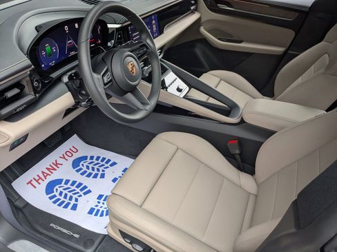 New 2026 Porsche Macan 4 Electric AWD/4WD image 4