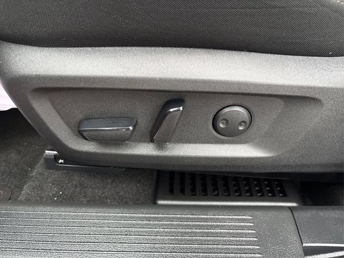 Used 2023 Nissan Rogue SV AWD/4WD image 35