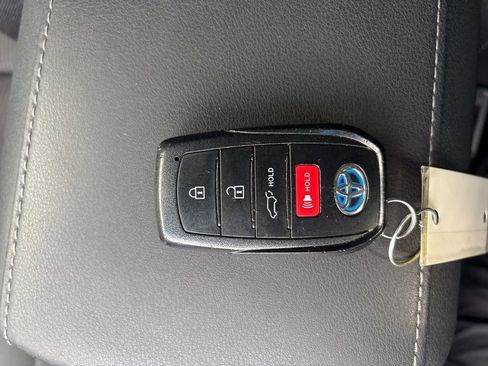 Used 2021 Toyota Venza XLE image 35