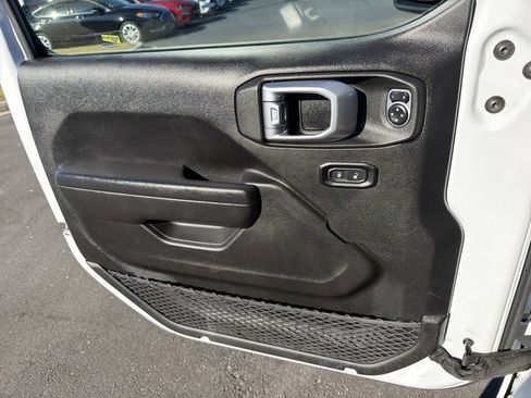 Used 2022 Jeep Wrangler Unlimited Sport image 15