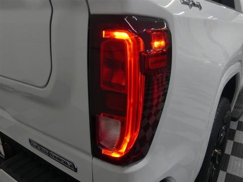 Used 2022 GMC Sierra 1500 Elevation w/ LPO, Elevation Black Package image 14