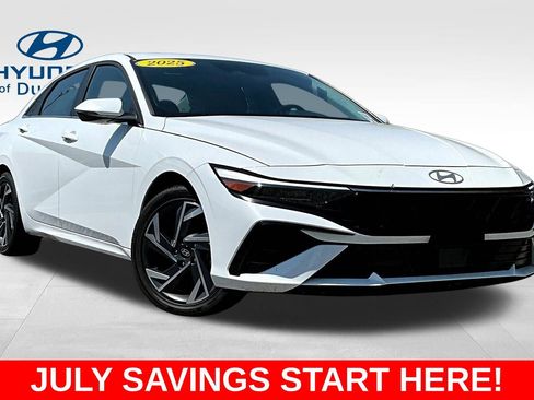 Used 2025 Hyundai Elantra Limited FWD image 2