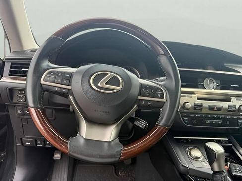 Used 2017 Lexus ES 350 w/ Premium Package FWD image 11