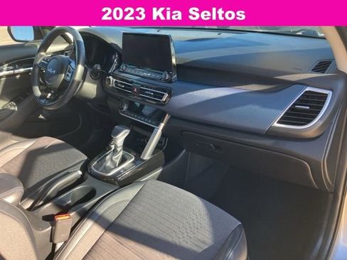 Used 2023 Kia Seltos S w/ Navigation Package image 11