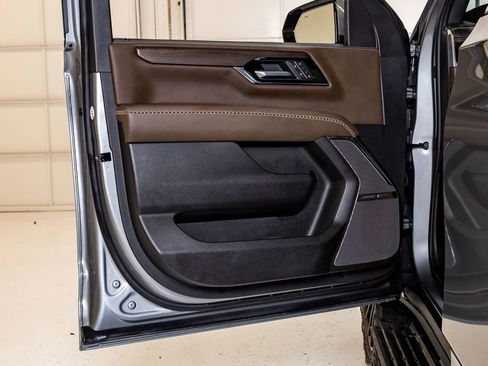 Used 2026 GMC Yukon Denali Ultimate w/ LPO, Floor Liner Package AWD/4WD image 38