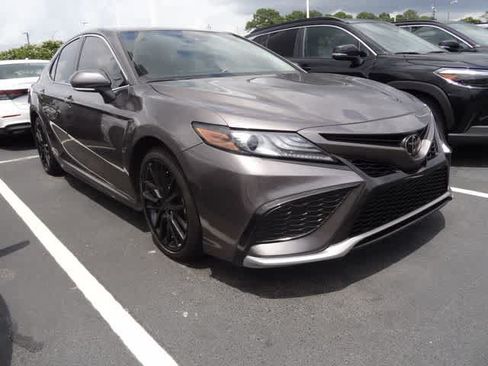 Used 2024 Toyota Camry XSE FWD image 3