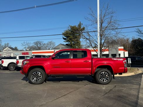 Used 2023 Toyota Tacoma TRD Sport image 2