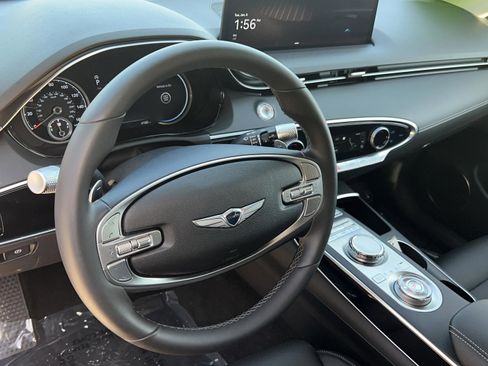 Used 2025 Genesis GV70 2.5T image 9