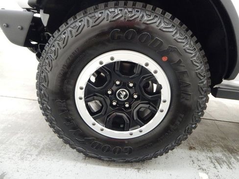 New 2025 Ford Bronco Badlands image 11