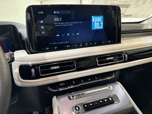 New 2026 Lincoln Aviator 2WD image 17